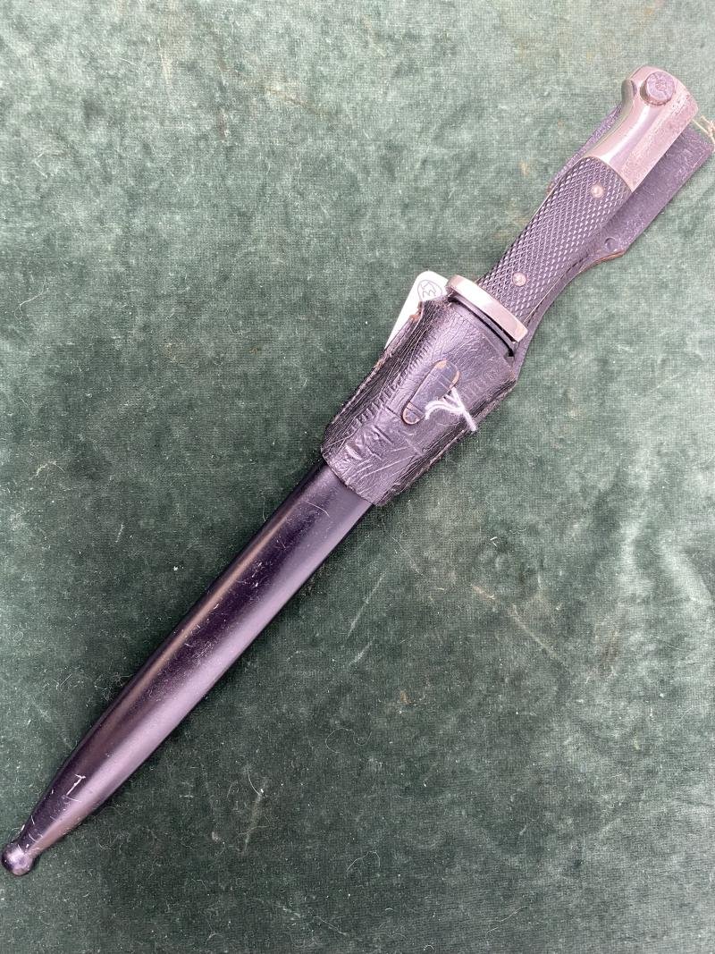 A SO CALLED 'PIONEER' LONG DRESS BAYONET. — image 2