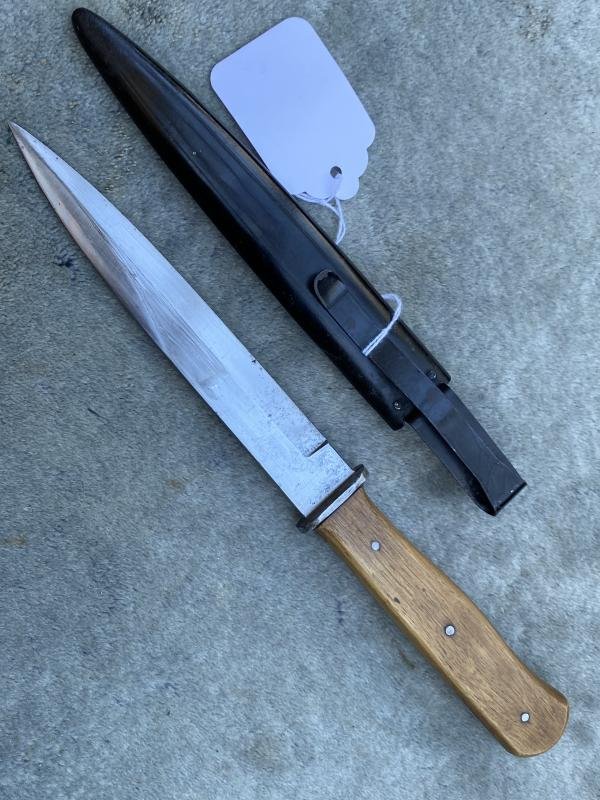 A THIRD REICH 'NAHKAMPFMESSER' IN MINT CONDITION. — image 7