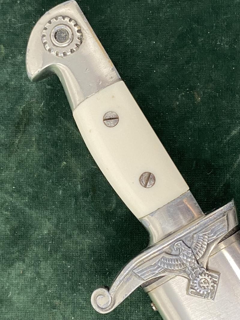 NEAR PERFECT TENO MANS HEWER BY EICKHORN. — image 3