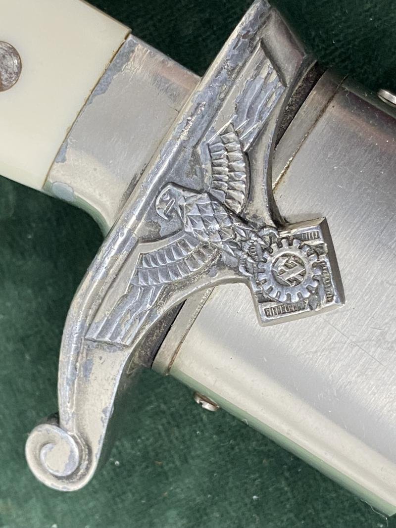 NEAR PERFECT TENO MANS HEWER BY EICKHORN. — image 4