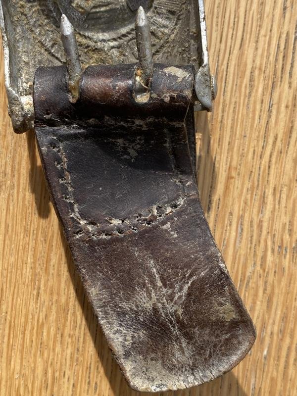 WEHRMACHT ALLOY BELT BUCKLE AND LEATHER TAB. — image 3