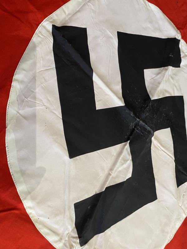 AN ORIGINAL THIRD REICH UNUSUAL VEHICLE RECOGNITION FLAG. — image 4