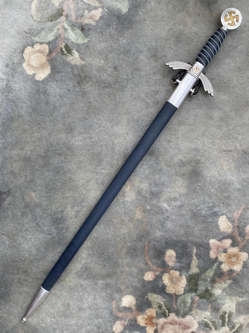 AN ALUMINIUM LUFTWAFFE SWORD IN Nr MINT CONDITION WITH UNUSUAL HANGER. — image 2