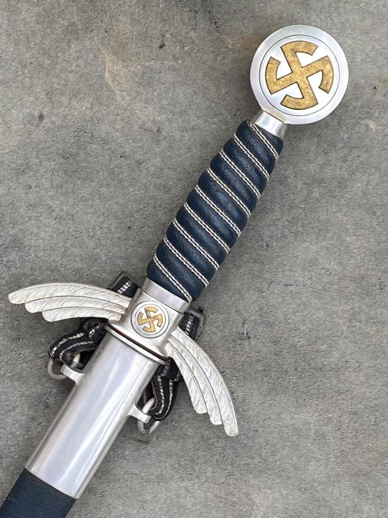AN ALUMINIUM LUFTWAFFE SWORD IN Nr MINT CONDITION WITH UNUSUAL HANGER. — image 3
