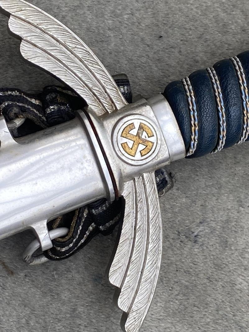 AN ALUMINIUM LUFTWAFFE SWORD IN Nr MINT CONDITION WITH UNUSUAL HANGER. — image 4