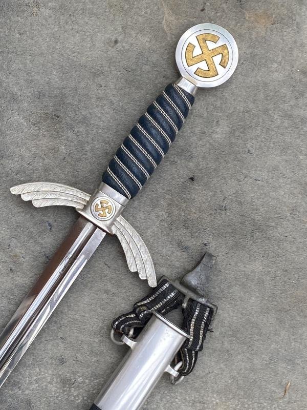 AN ALUMINIUM LUFTWAFFE SWORD IN Nr MINT CONDITION WITH UNUSUAL HANGER. — image 8