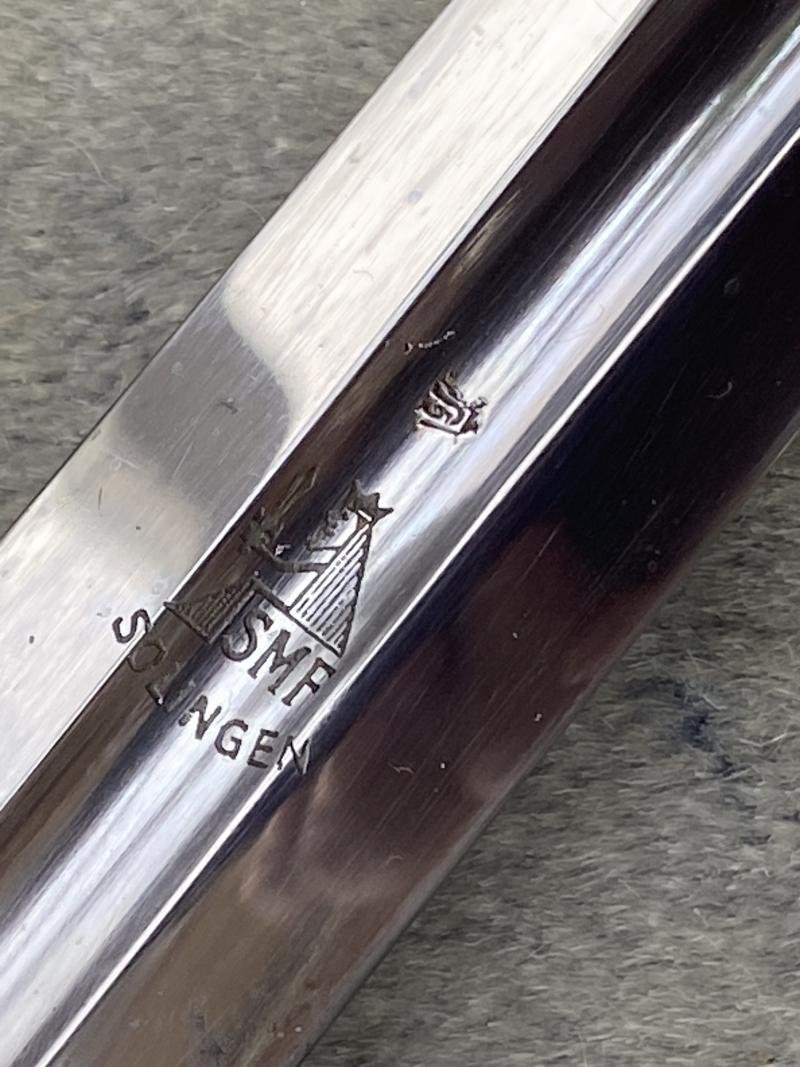 AN ALUMINIUM LUFTWAFFE SWORD IN Nr MINT CONDITION WITH UNUSUAL HANGER. — image 9