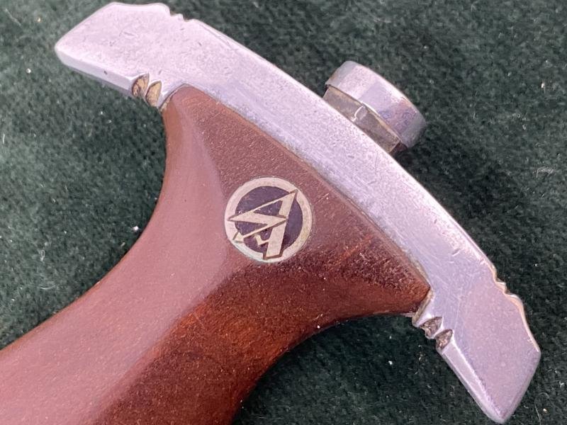 A NEAR MINT 'TRANSITIONAL' NSKK DAGGER BY J.A. HENKELS. — image 4