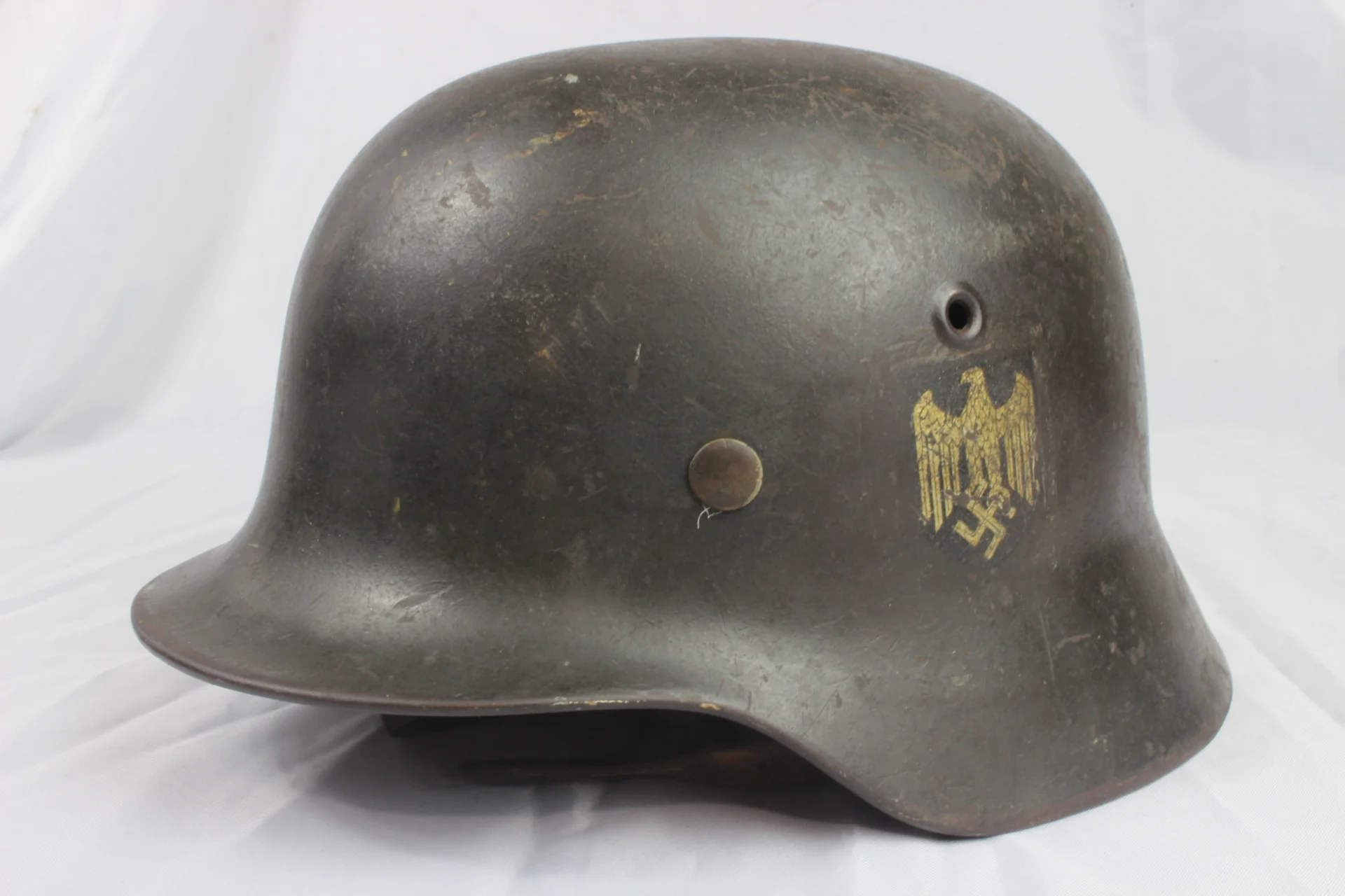 Original WW2 German M40 Single Decal Heer / Army Helmet — image 10