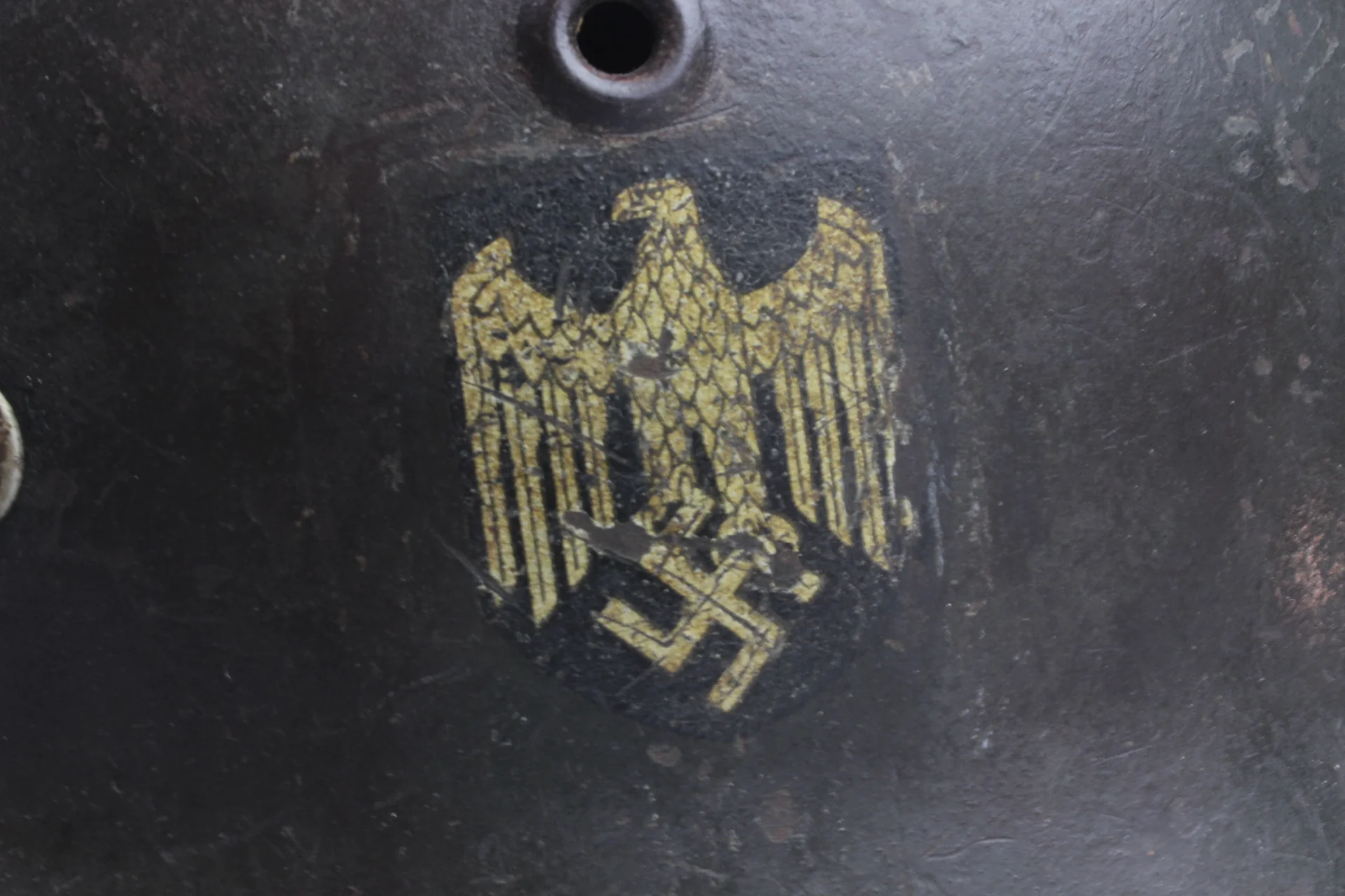 Original WW2 German M40 Single Decal Heer / Army Helmet — image 6