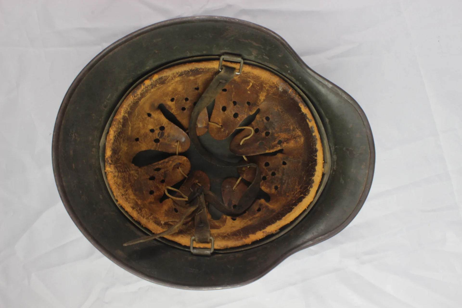 Original WW2 German M40 Single Decal Heer / Army Helmet — image 5