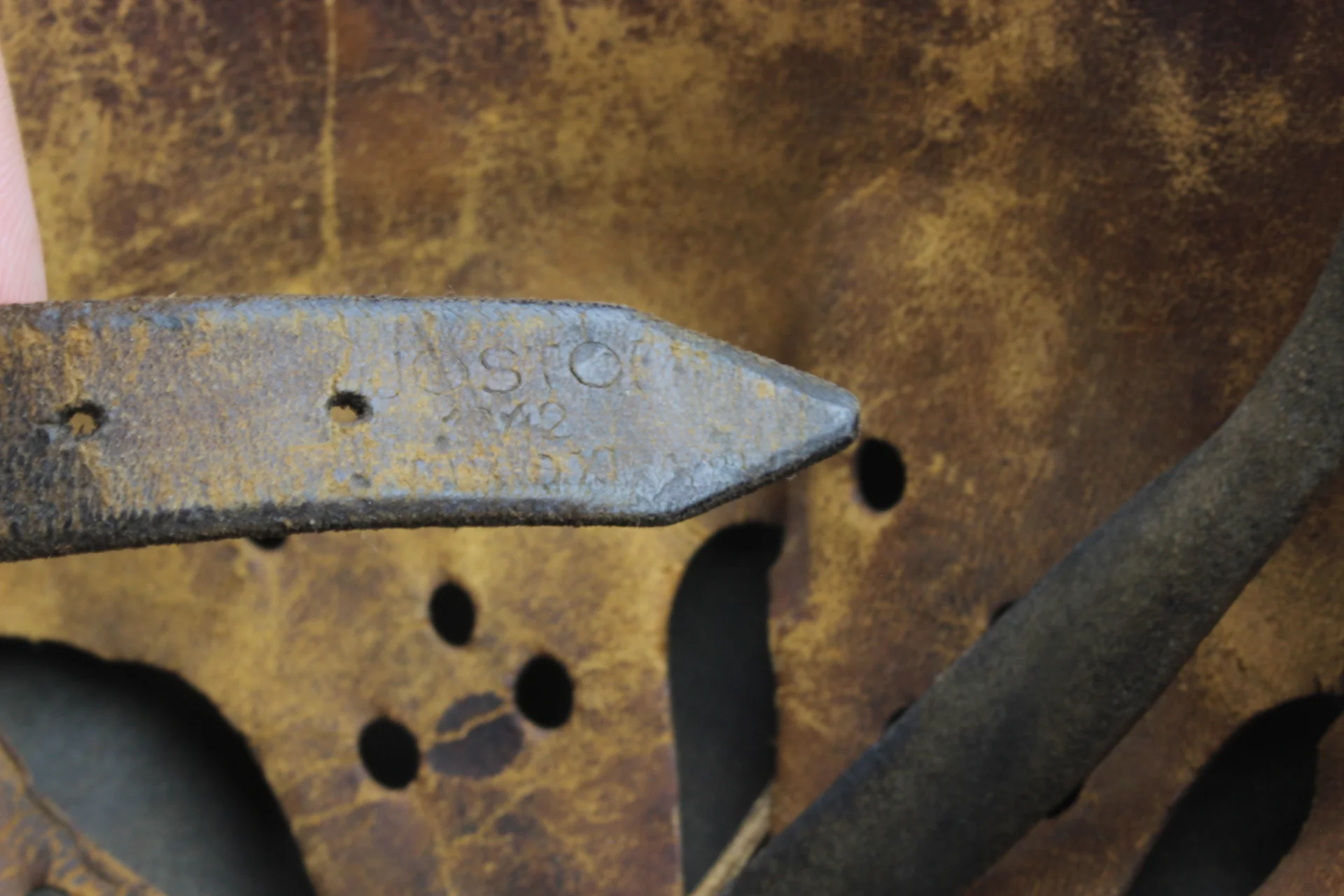 Original WW2 German M40 Single Decal Heer / Army Helmet — image 2